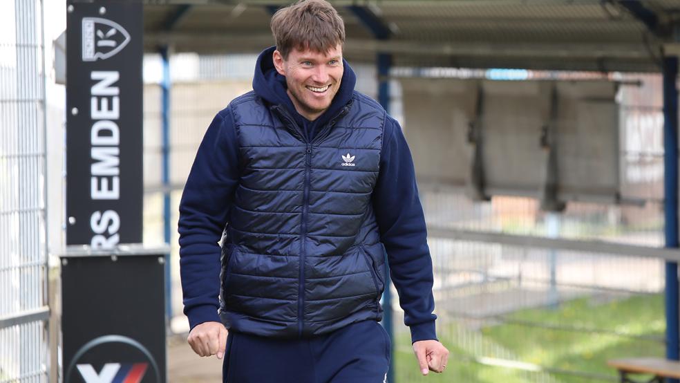 Henning Rießelmann ist in Bezug auf sein Engagement bei Kickers Emden weiterhin optimistisch.  © Foto: Kalski