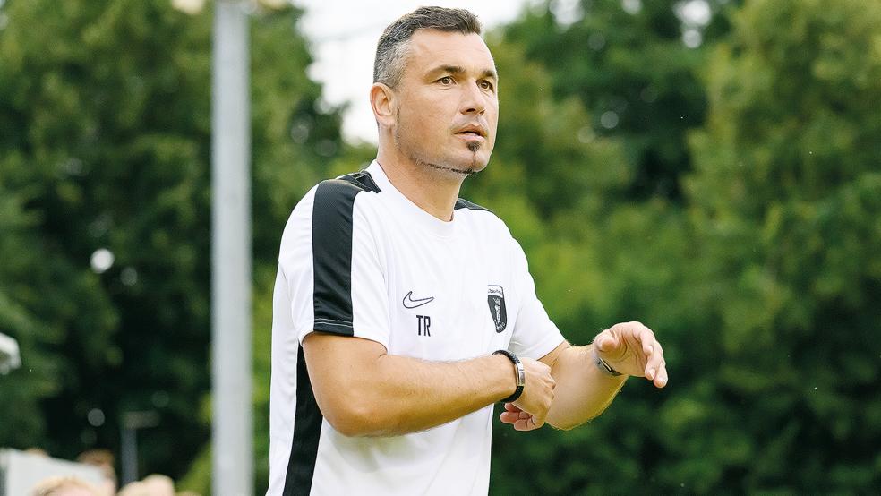 Maik Stolzenberger ist nicht mehr Trainer von Blau-Weiß Papenburg. Er war nur ein halbes Jahr beim Landesligisten.  © Foto: Bruins