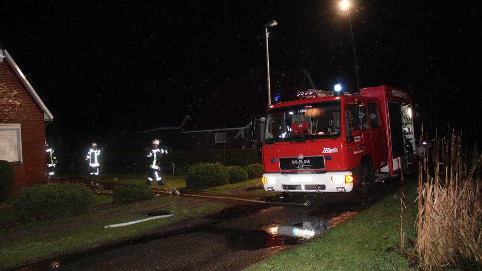 Die Feuerwehr rückte zu einem überfluteten Keller in Holthusen aus.  © Rand