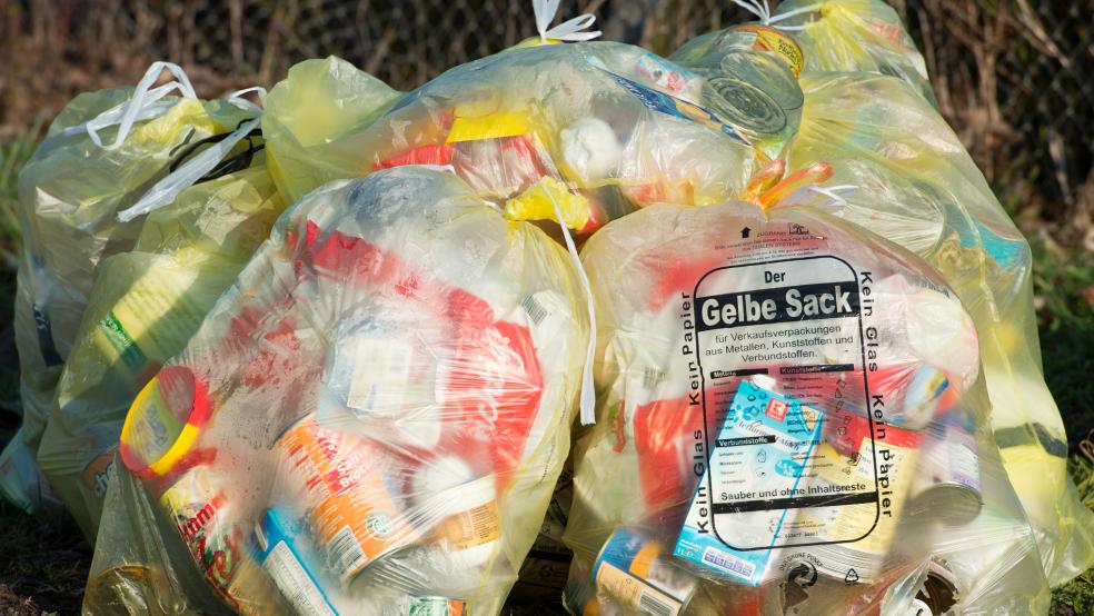 Der Verpackungsmüll (Foto) und der Restabfall werden am 30. Dezember beziehungsweise am 2. Januar nachträglich abgeholt. © Pleul/dpa (Symbolfoto)