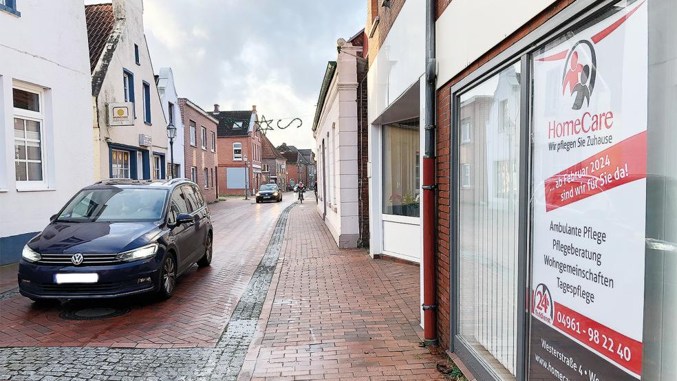 Die Tagespflege »HomeCare« (rechts im Bild) eröffnet im Frühjahr eine ambulante Pflege in der Westerstraße. Ein paar Häuser weiter hat das Tattoo-Studio »Bronson Ink« eröffnet.  © Foto: Busemann