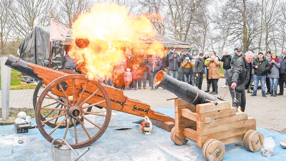 Auf dem Land von Jan ter Veen wurden am Sonntag mit Hilfe von Karbid Kanonen abgefeuert.  © Foto: Bruins