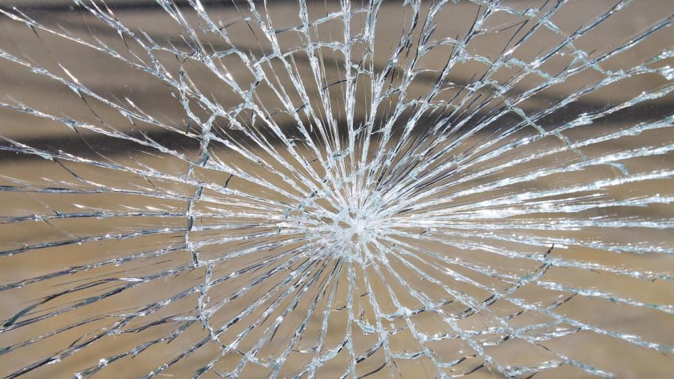 In Rhauderfehn ist am Neujahrsmorgen die Heckscheibe eines Wagens zerstört worden (Beispielbild). © pixabay