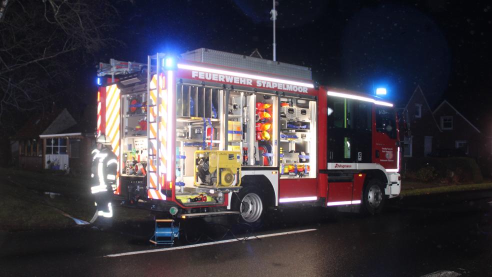 An der Dorfstraße in Stapelmoor gab es heute Morgen einen Brandeinsatz. © J. Rand/Feuerwehr