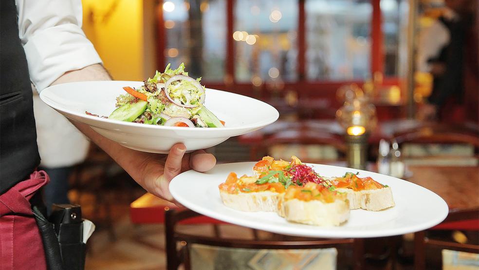 Für Speisen müssen Gastronomen künftig wieder 19 Prozent Mehrwertsteuer zahlen. Das wirkt sich auf den Preis aus.  © Foto: Pixabay