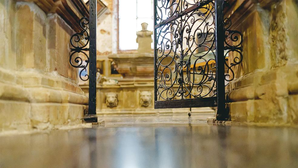 Das Portal der Herrengruft in der Großen Kirche in Emden könnte der Ort der Bestattung sein.  © Foto: Mauersberger (Johannes a Lasco Bibliothek)