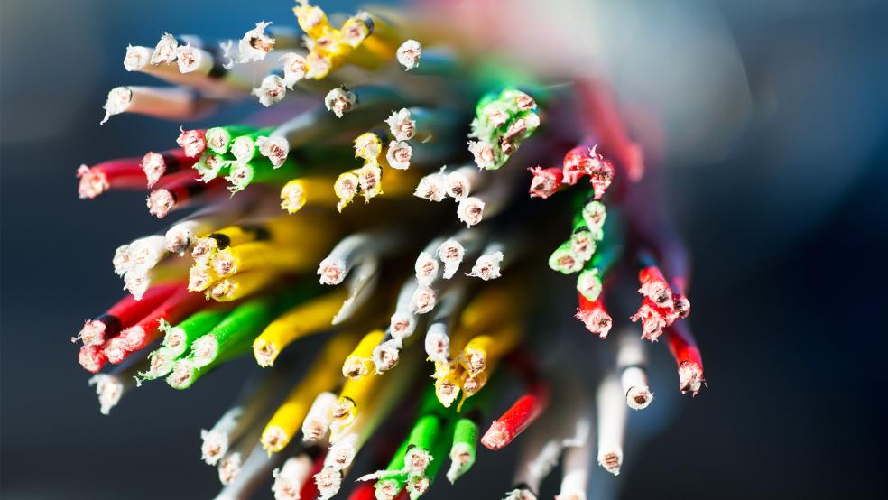 Im Bereich der Straße »Am Park« in Möhlenwarf ist seit dem 15. Dezember ein Kabel der Telekom beschädigt.  © Sxmbolfoto: dpa