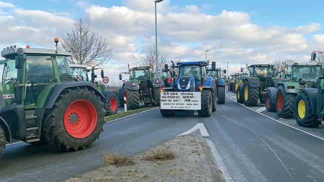 Bauern setzen Verkehr im Kreis Leer schachmatt