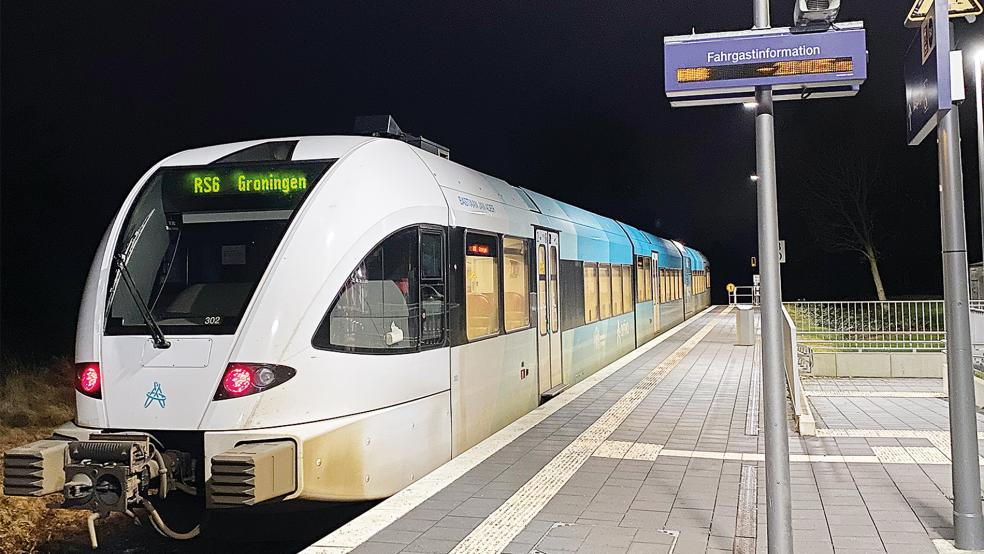 Ein Arriva-Zug am Bahnsteig Weener. Ab Februar ist es damit erst einmal vorbei.  © Fotos: Hanken