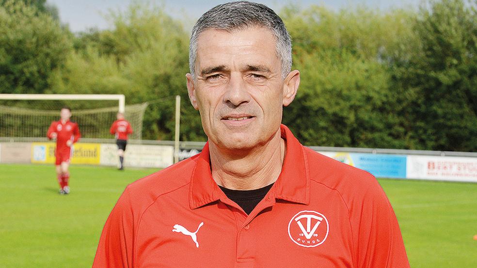 Bunde-Coach Frank Winkler und sein Team müssen noch 18 Spiele absolvieren.  © Foto: Born