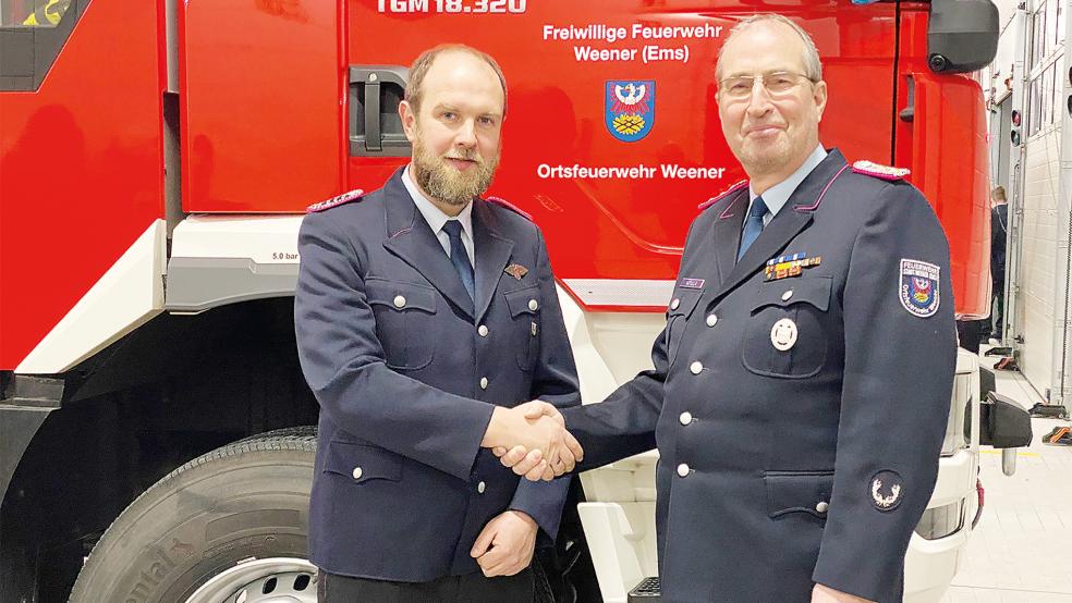 Andreas Bruns (links) folgt auf Hans-Joachim Kotulla als Ortsbrandmeister. © Foto: Kuper