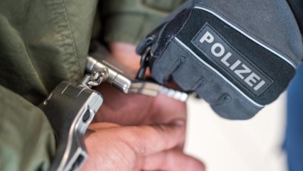 Da ein 27-Jähriger eine Geldstrafe von 100 Euro nicht begleichen konnte, muss er zehn Tage hinter Gitter. © Polizei (Symbolfoto)