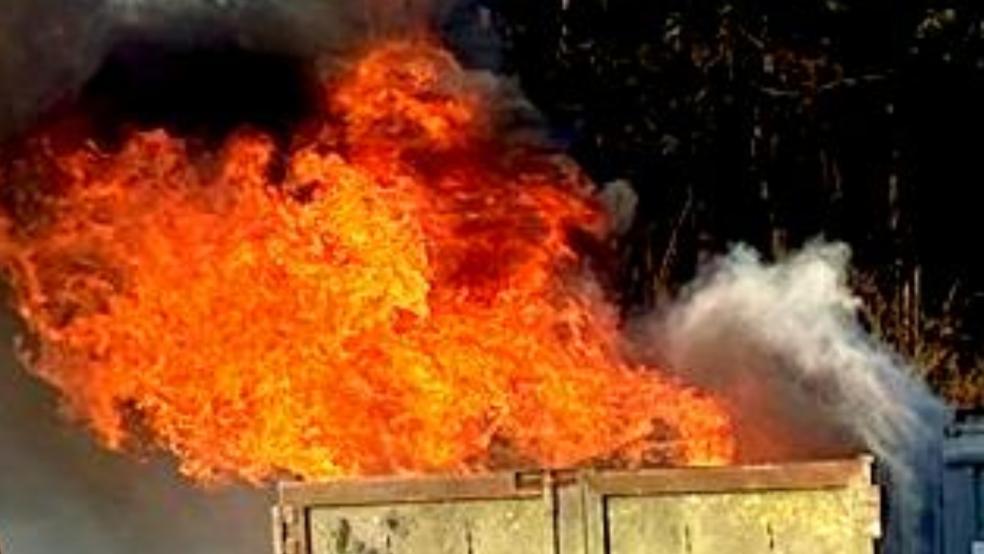 Batterien lösten zweimal innerhalb von drei Tagen Brände auf der Deponie in Breinermoor aus. © Foto: Landkreis Leer