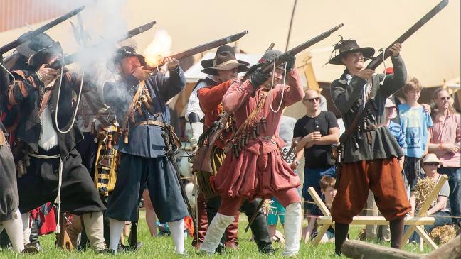 700 Leute stellen Schlacht nach