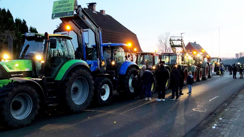Die Polizei sprach gegenüber der RZ von etwa 200 Teilnehmern der Demonstration. © Foto: Kruse