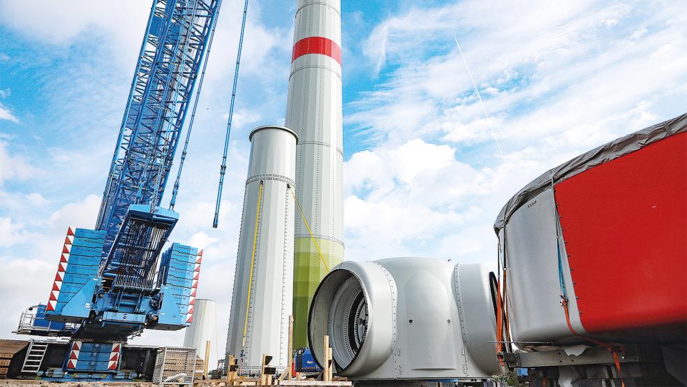 Aufbau einer Enercon-Anlage für den Betreiber Alterric in Aurich-Dietrichsfeld.  © Foto: Banik