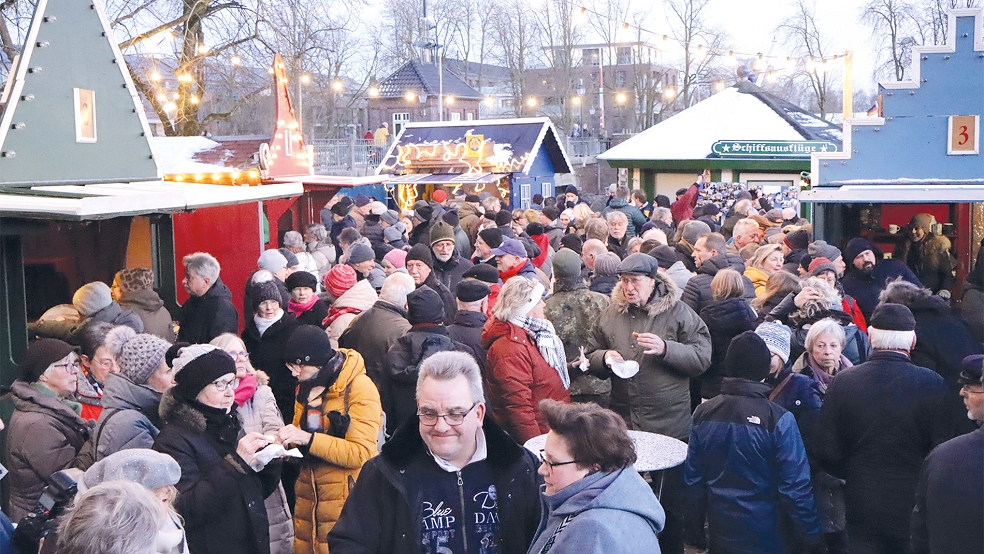 400 Besucher kamen zum Open-Air-Neujahrsempfang auf dem Waageplatz.  © Fotos: Ammermann