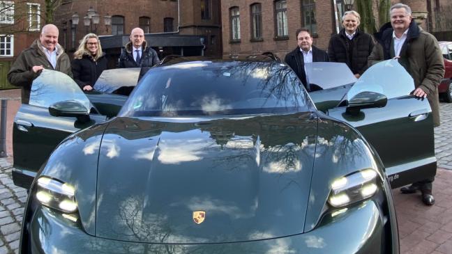 Porsche siedelt sich mit Autohaus an