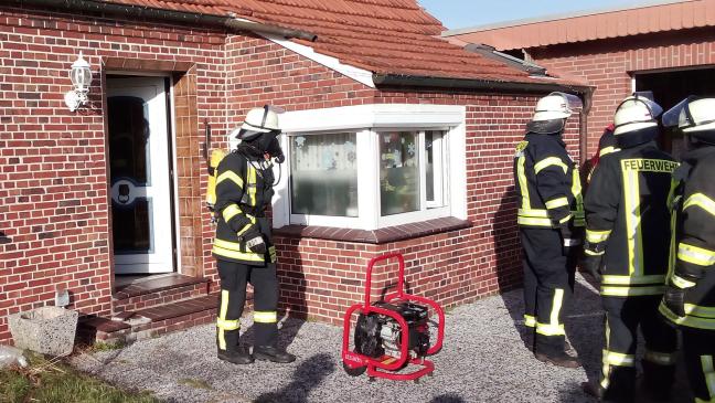 Feuer auf Herdplatte richtet einigen Schaden an