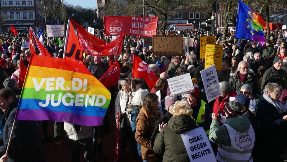 Über 4000 Menschen kamen heute in Emden zu einer Großdemonstration zusammen. © Jürgens