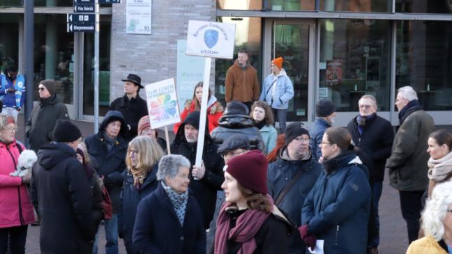 300 Menschen erinnern an die Opfer des Holocaust