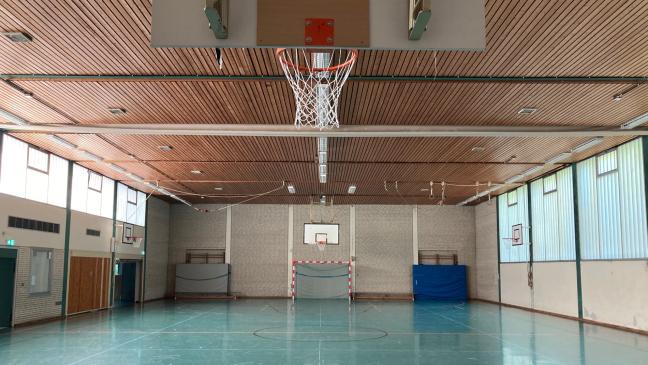 Dreifeld-Sporthalle später und teurer