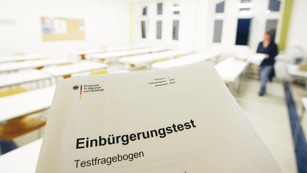 354 Menschen absolvierten im Landkreis Leer im vergangenen einen Einbürgerungstest.  © Symbolfoto: dpa