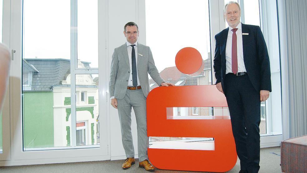 Für Ingo Fortkamp (links) und Carsten Rinne hat das Thema Spenden und Sponsoring hohen Stellenwert.  © Foto: Hoegen