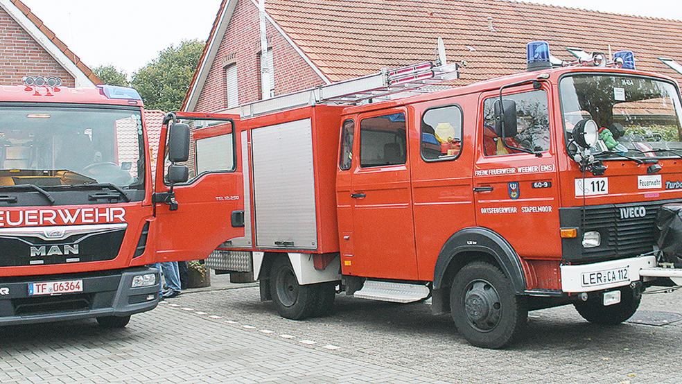 Eine Archivaufnahme von Feuerwehr-Fahrzeugen in Weener. Könnten andere ausrangierte Einsatzwagen in der Ukraine Unterstützung bieten? Das wird geprüft.  © Archivfoto: J. Rand
