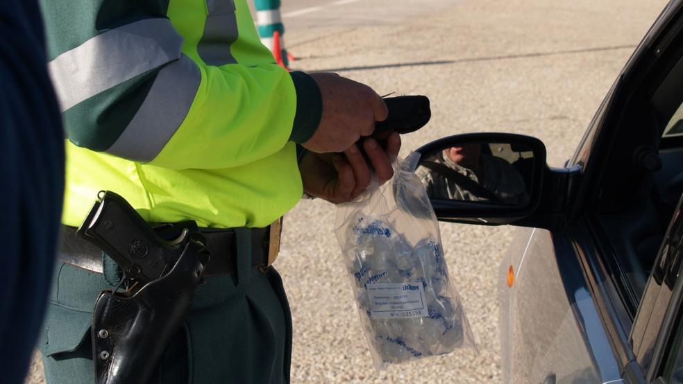Ein Alkoholtest, hier ein Symbolfoto, ergab, dass die Frau sich keinesfalls ans Steuer ihres Wagens hätte setzen dürfen. © Pixabay