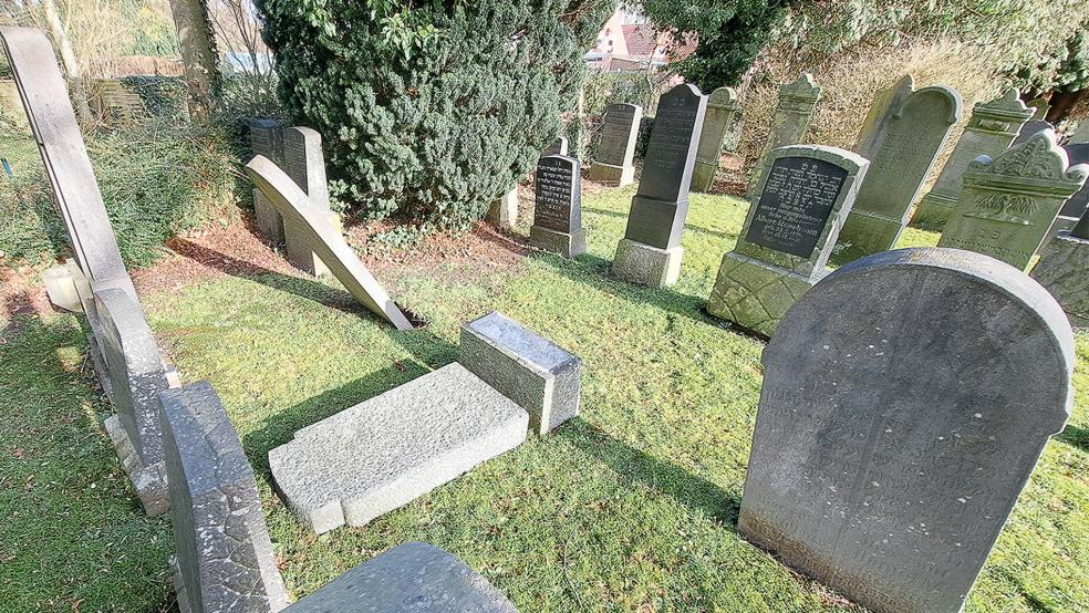 Der Landesverband der jüdischen Gemeinden in Niedersachsen möchte die zerstörten Grabsteine schnellstmöglich instandsetzen lassen. © Foto: Szyska