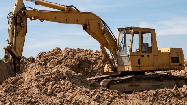 Bagger-Tank auf Friesenbrücken-Baustelle geleert
