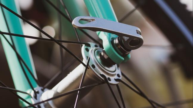 87-jährige Radfahrerin wird von Auto angefahren