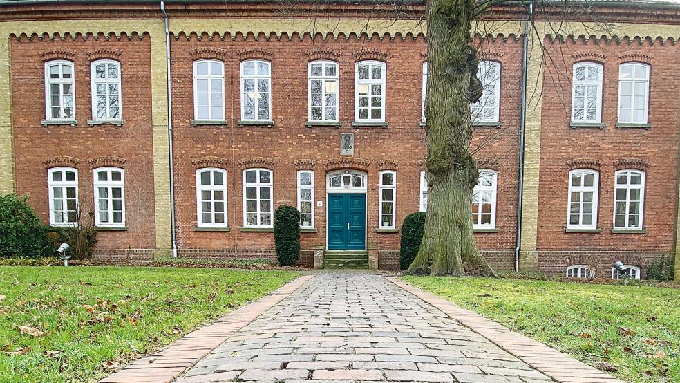 Das Rathaus von Weener. In dem 1862 gebauten Amtshaus befand sich bis Ende 1971 das Amtsgericht Weener.  © Foto: Hanken