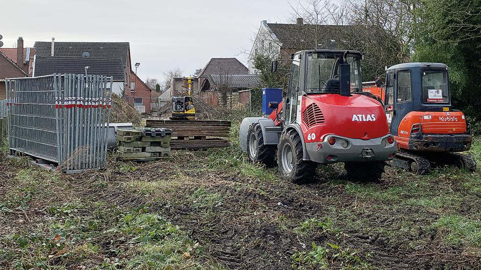 Die Vorbereitungen für den Bau der neuen Bücherei und Begegnungsstätte in Weener haben begonnen.  © Foto: Hanken