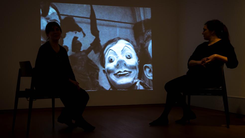 Der Kurzfilm »So ein Ding muss ich auch haben« von Mitgliedern der Situationistischen Internationale wird in der Ausstellung in der Kunsthalle Emden gezeigt.  © Schuldt (dpa)