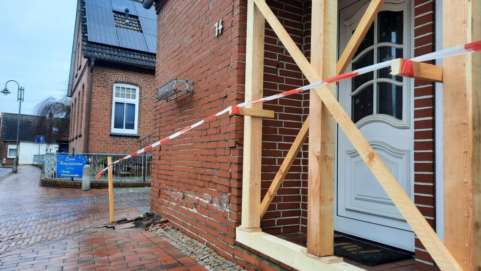 Zur Überprüfung der Statik des Wohnhauses wurde das Technische Hilfswerk (THW) angefordert, das Ergebnis steht noch aus. © Joscha Szyska