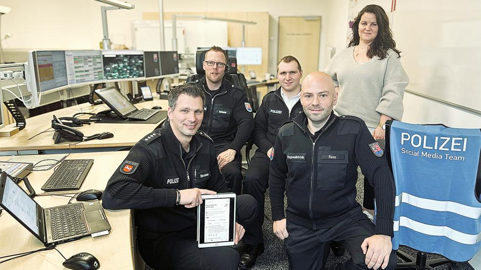 Einen Tag lang konnten Zuschauer das Geschehen in der Kooperativen Regionalleitstelle in Wittmund live verfolgen.  © Foto: Privat