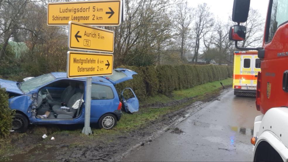 Die Polizei rettete einen Verletzten, nachdem dieser mit seinem Auto verunglückte. © Feuerwehr