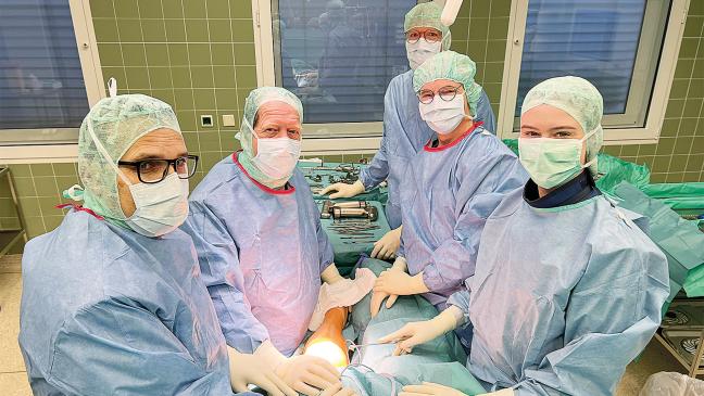 Erste Studentinnen hospitieren im Hospital