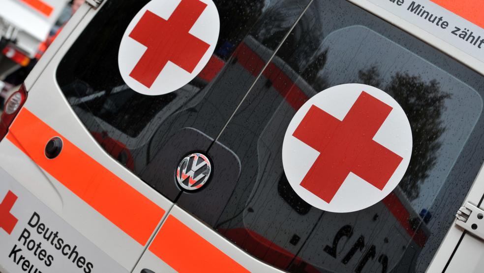 Für den 60-jährigen Autofahrer kam jede Hilfe zu spät, er erlag noch an der Unfallstelle seinen schweren Verletzungen. © dpa (Symbolfoto)