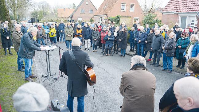 200 Menschen setzen Zeichen