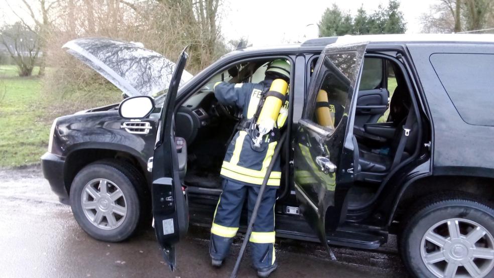 In der Mittelkonsole dieses Autos war ein Schwelbrand ausgebrochen. © Feuerwehr/Rand