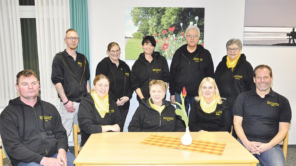 Das Ensemble der Theatergruppe Möhlenwarf-Weenermoor probt für sein neues Stück.  © Foto: Wolters