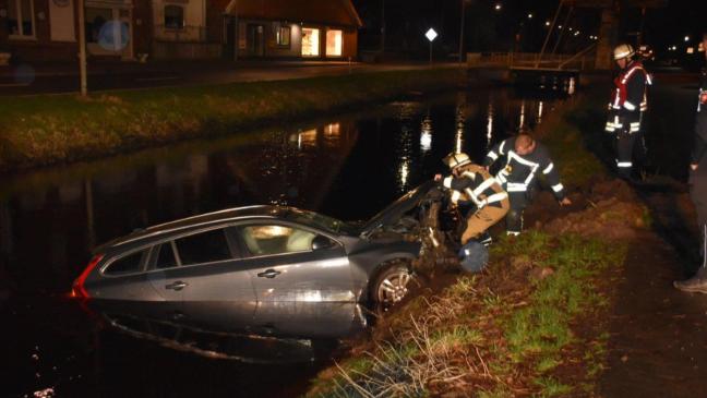Betrunkener Autofahrer landet mit Auto im Kanal
