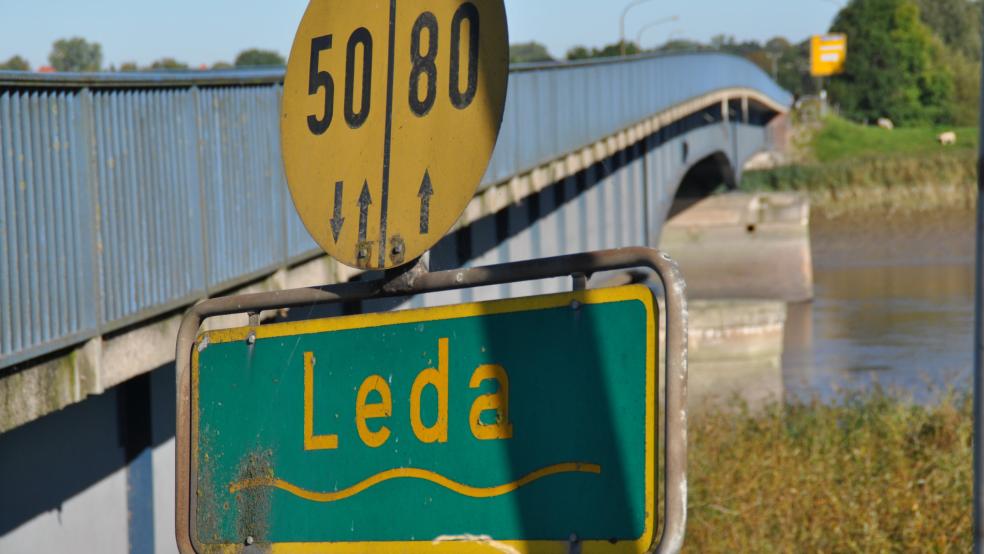 Um die arg ramponierte Ledabrücke zu schonen, wird die Gewichtsbeschränkung hier weiter reduziert. © Wieking (Archiv)