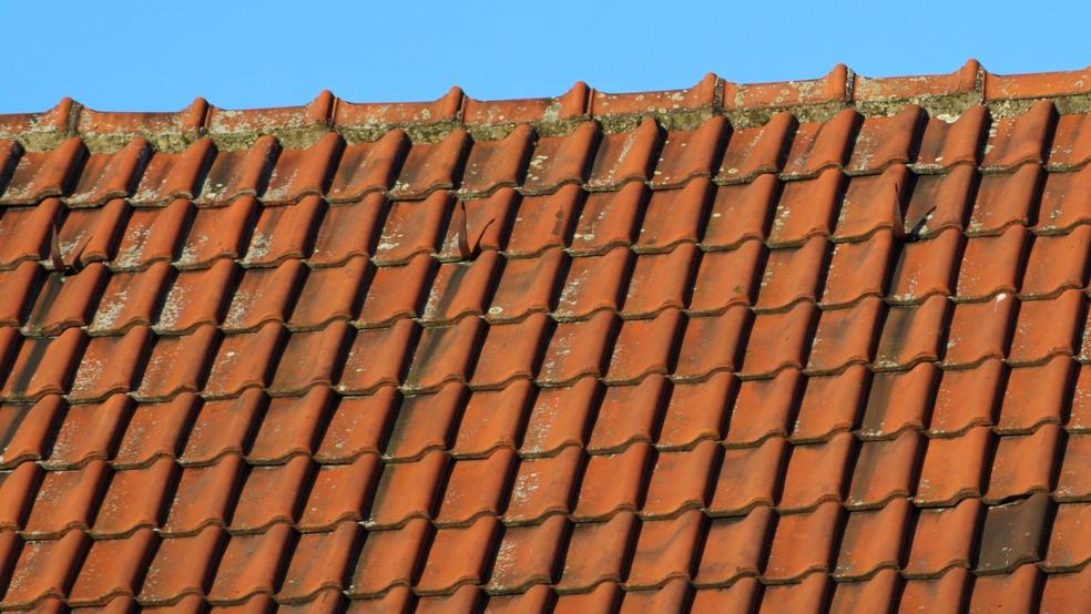 Die Geschädigte bezahlte die Männer mit einem mittleren vierstelligen Eurobetrag, obwohl keine erkennbaren Veränderungen am Dach vorgenommen wurden. © Pixabay (Symbolfoto)