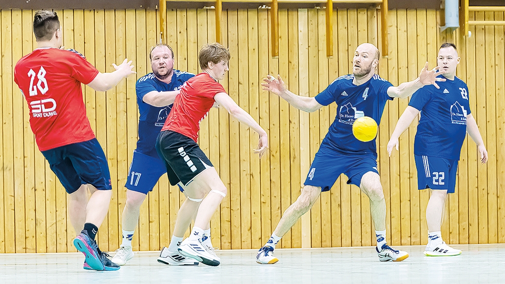 Eine Top-Leistung in der Verteidigung werden Holthuser Handballer am Sonntag gegen Ihlow brauchen.  © Foto: Jungeblut