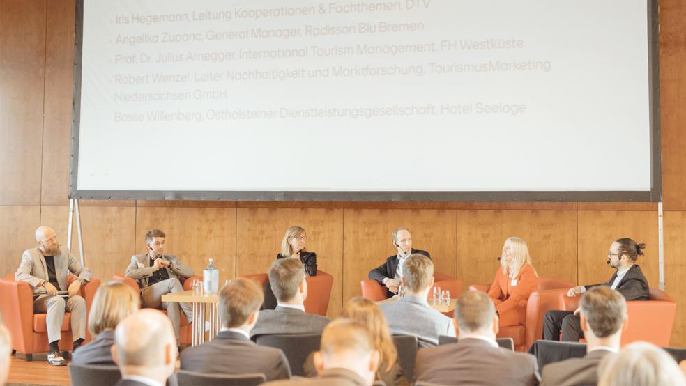 Branchenvertreter sprachen auf der Norddeutschen Tourismuskonferenz über zukunftsfähige Konzepte, akute Bedarfe und notwendige politische Rahmenbedingungen im Tourismus der Küstenländer.  © Fotos: IHK Nord