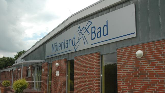 Bunde investiert in Hallenbad